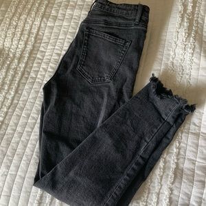 BLACK ROUGH OUT JEANS